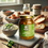 Miniatura: Relish de Pimenta Jalapeño em pote de vidro e uma cumbuca de maionese com relish
