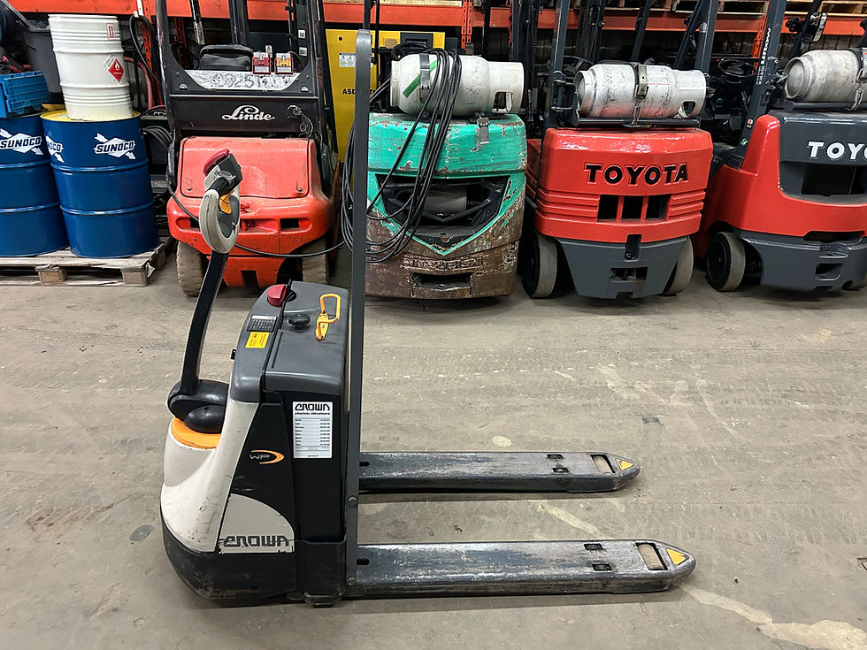 Miniature : Transpalette électrique à batterie Crown WP3035 electric pallet jack