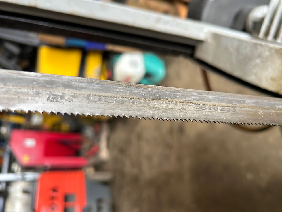 Miniature : Scie à métal hydraulique UE-712 Hydraulic metal cutting band saw