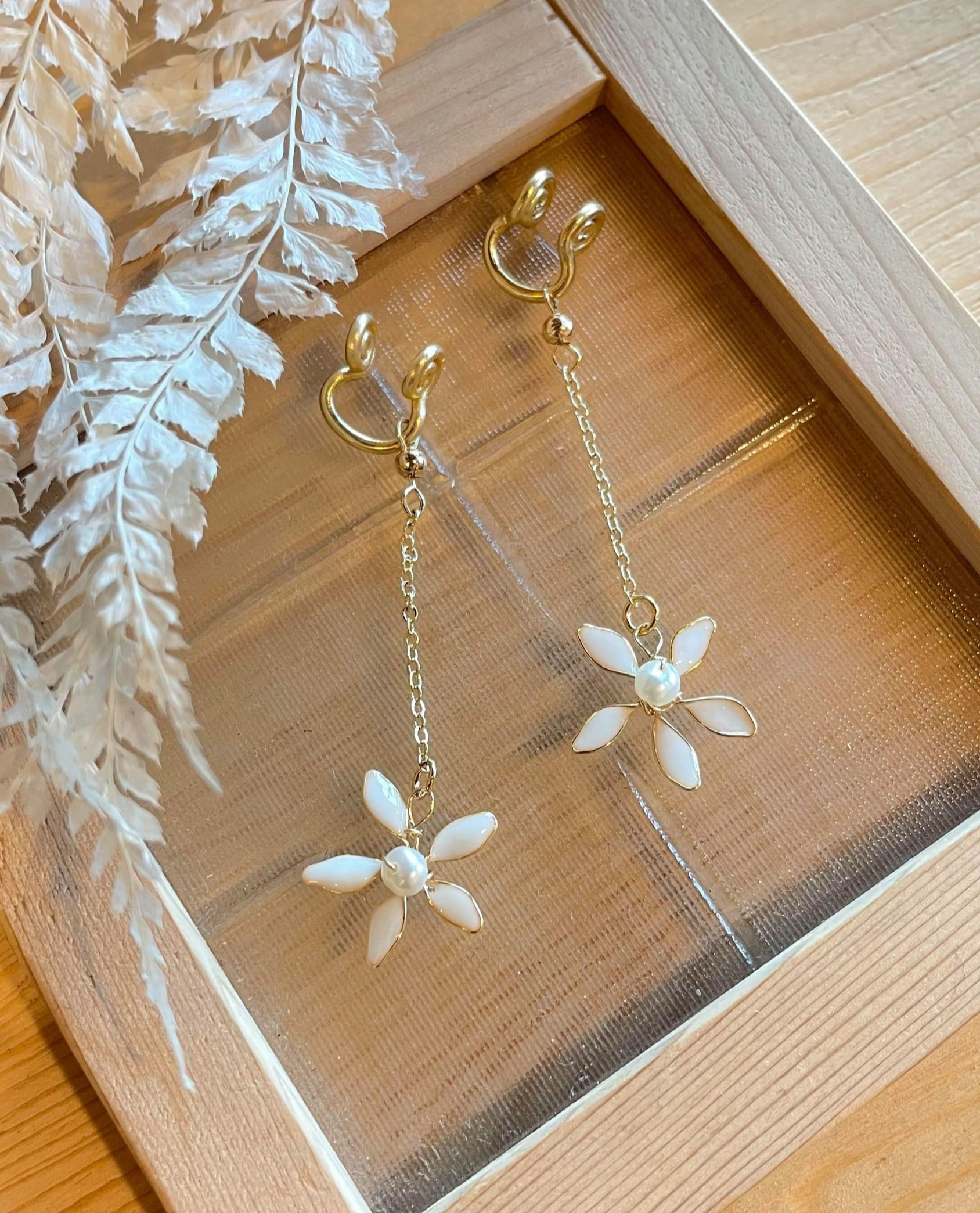耳環 | 手折小白花