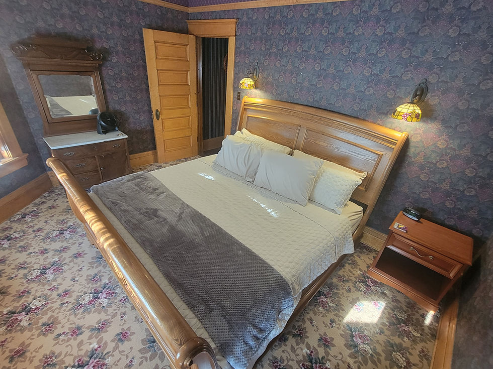 King sleigh bed in the Wellington Chamber at the Weis Mansion B&B in Waterloo, IA