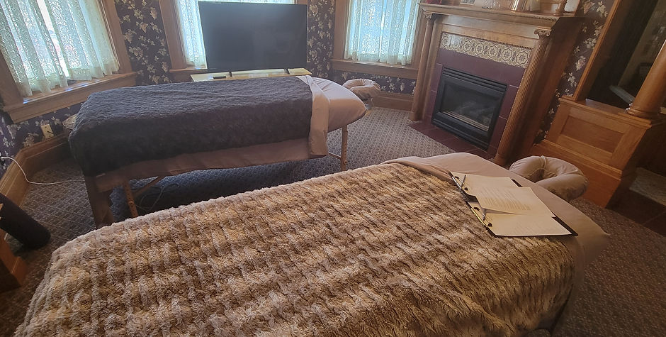 Couples massage in Wellington Chamber