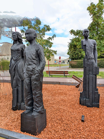 commande public sculpture monumentale contemporain tronçonneuse bois