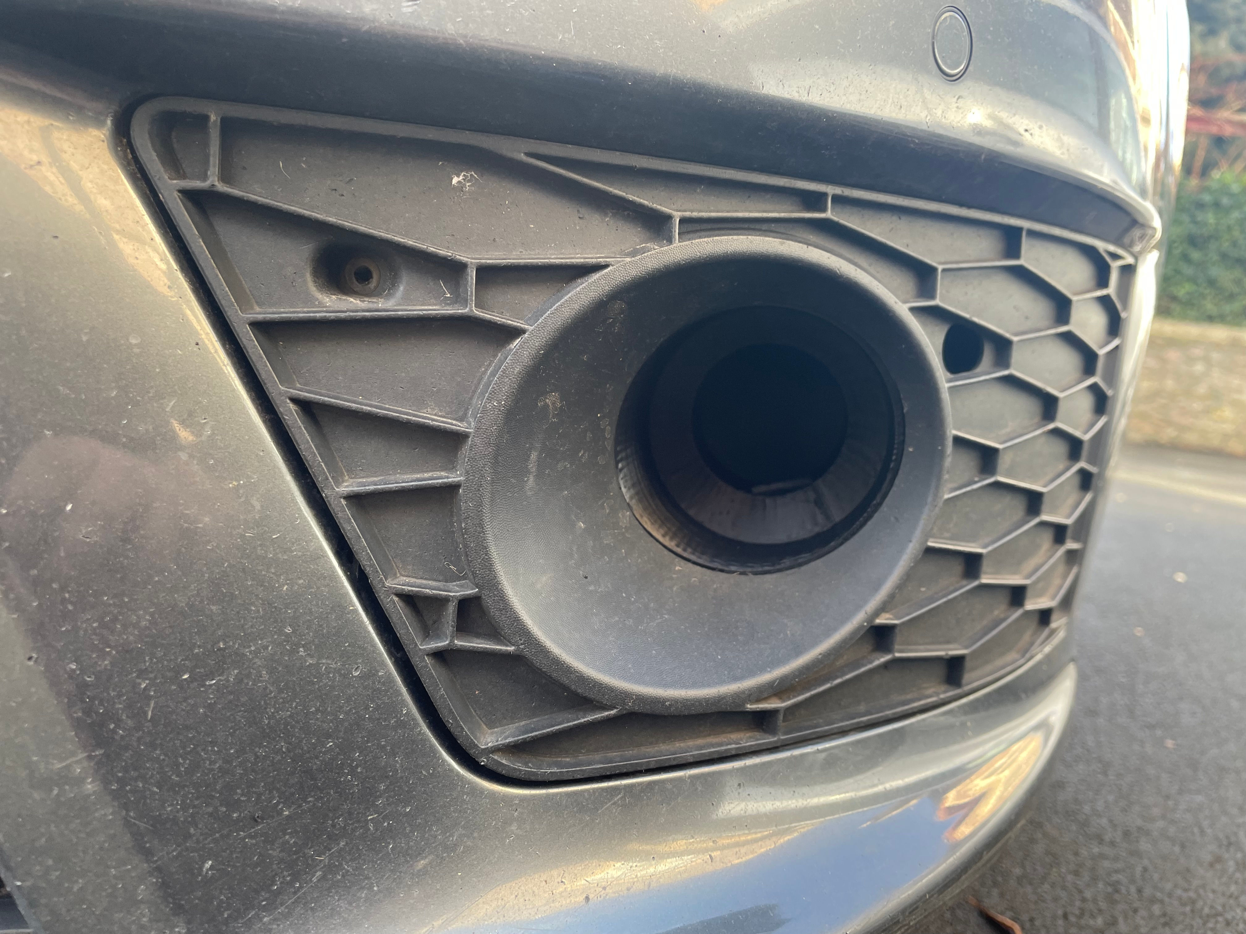 Seat 1P Leon Fog Light Duct FL (2009-2012)