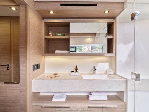 Queen Alexandra Sailing Catamaran Weekcharter premium Trogir Croatia