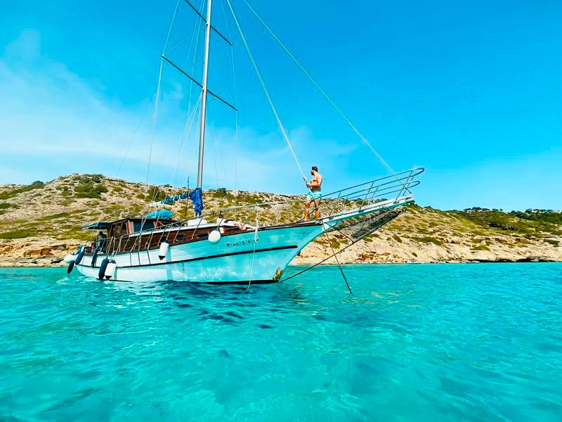 Gulet Boat charter Palma de Mallorca hen do Bachelorette (6)