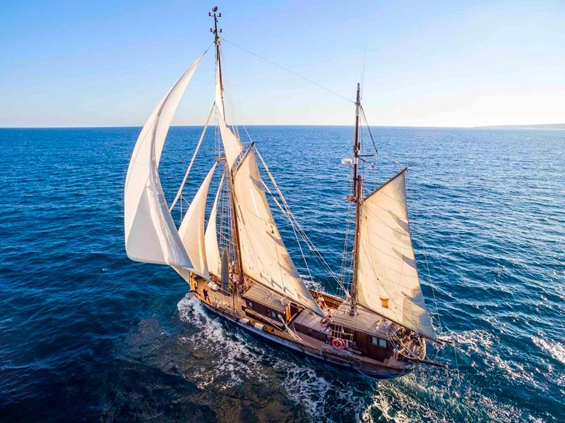Group classic yacht charter mallorca Unique experience (3)