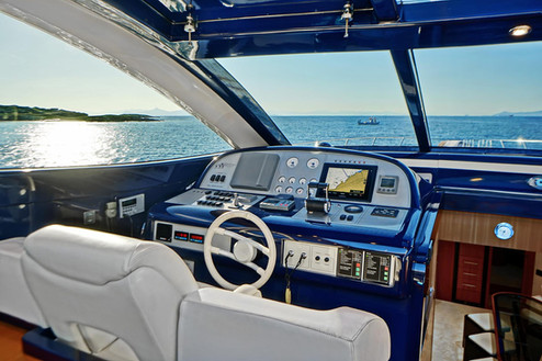 Sea U Motoryacht Private Luxury charter Athens 