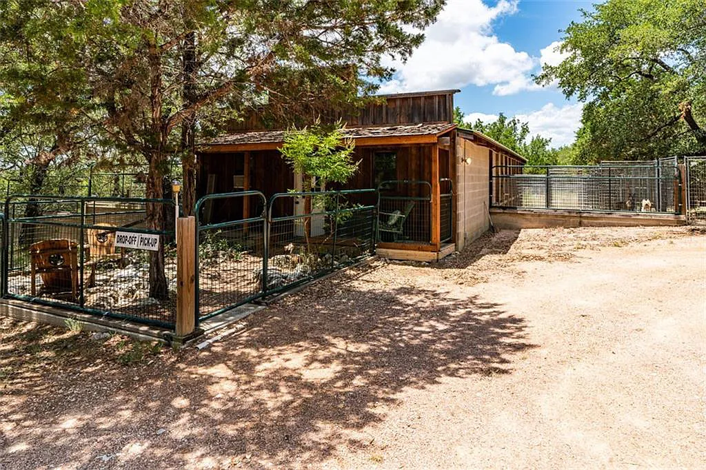 Camp-David-Retreat-Dripping-Springs-original-dog-kennel
