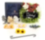 Corona de vegetación con un cartel de "Felices fiestas" y un lazo a cuadros, completa con cintas, flores, bayas y gancho de metal. El kit incluye una caja de embalaje, ideal para la decoración festiva de la corona para colgar en la puerta como ideas navideñas para una puerta