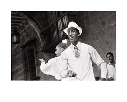 29 Baile en la Plaza de la Catedral  La Habana, Periodo Especial WEB