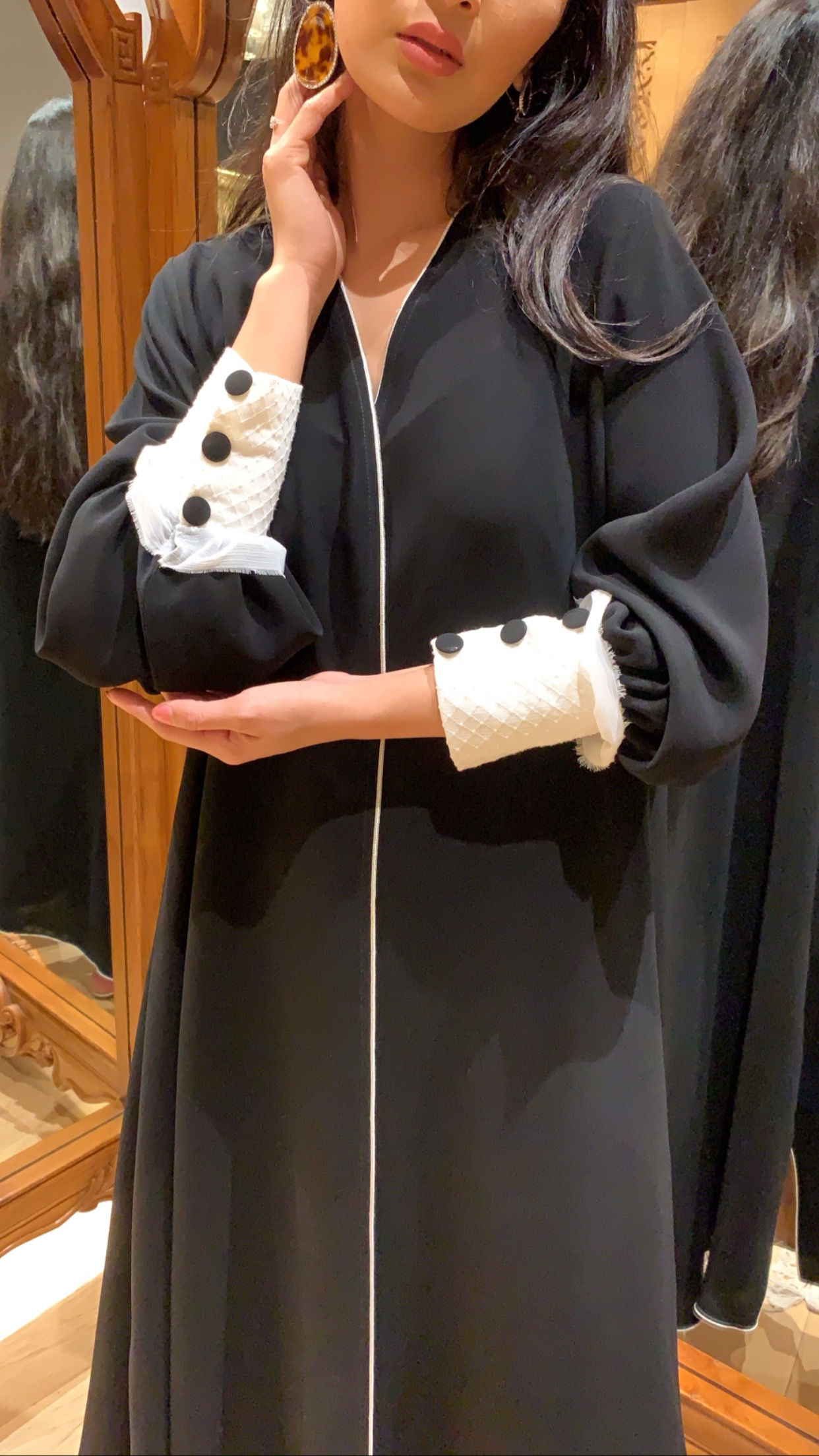 white chiffon sleeves ( Hazm)