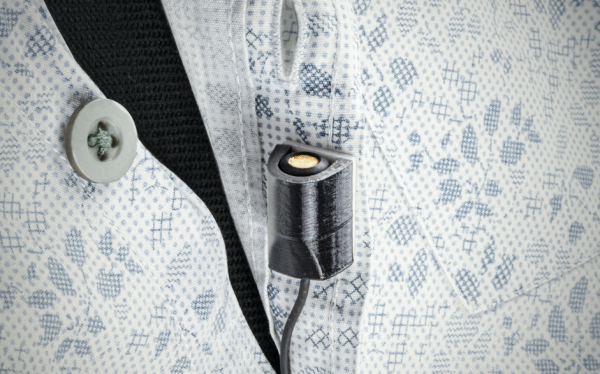 Microphone SEM-02 clipped to a button-up shirt