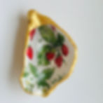 Gold-rimmed oyster shell dish with strawberry print