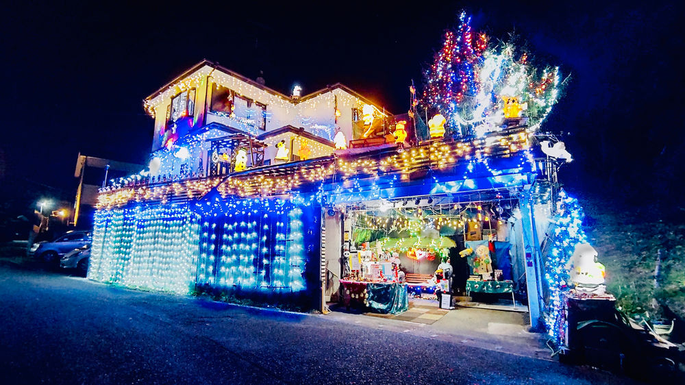 今年もこの季節がやってきた 大久保町にあるイルミネーションの家がスゴイ 今年もこの季節がやってきた 大久保町にあるイルミネーションの家がスゴイ