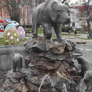 Medve szökőkút a Főtéren