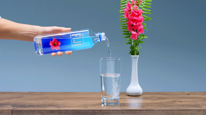 V1-0001-FIJI---1---BOTTLE-POUR---HD---RA