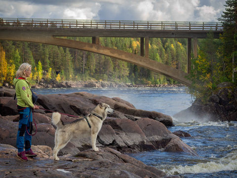 Miska und Cathi am Jokkfall in Schwedisch Lappland mit 2 Jahren - 09.2023