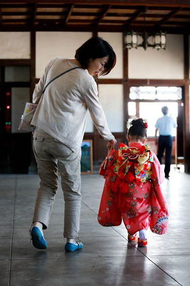 今日は出雲市で七五三撮影でした_滞在時間より移動時間が長かった_そして、とても暑い一日でした。_台風の影響でお天気が崩れるどころか_青空の真夏日。_こんな日のお着物…本当に暑か