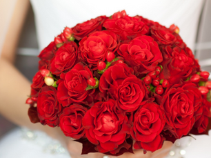 How to Choose the Perfect Bridal Bouquet for Your Wedding Theme