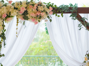 How to Create Stunning Floral Backdrops for Wedding Photos