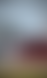 Kirkko kuten asiaan kuuluu kylän näkyvämmillä paikalla