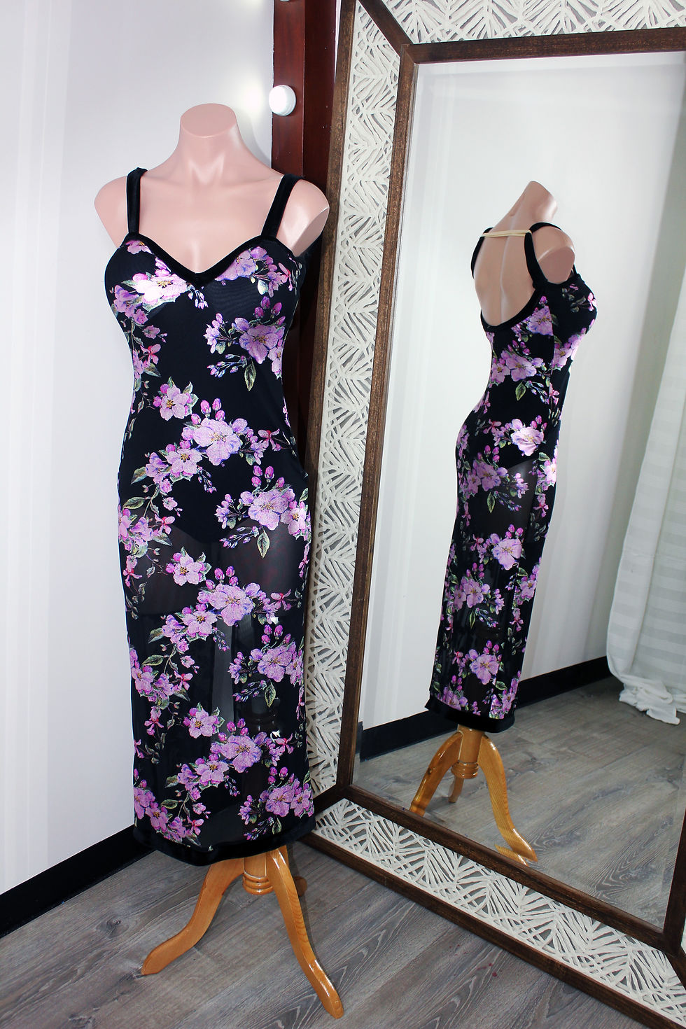 Elegant Floral Latin