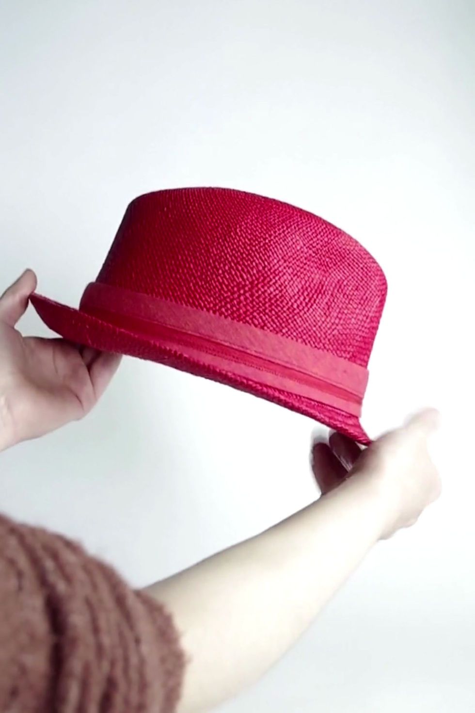 Miniature : Chapeau trilby en paille panama rouge T 57