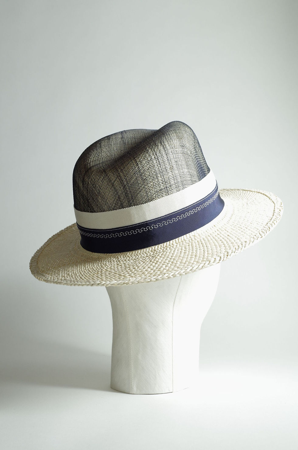 Miniature : Chapeau de paille fédora en panama écru et sisal marine T61