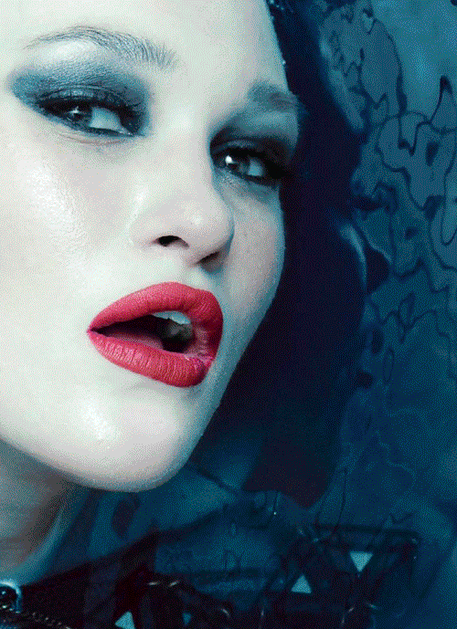 VOIR Fashion Magazine Issue 20 - Woman of Substance