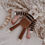 Miniature : Grand doudou ours polaire en salopette - Main sauvage