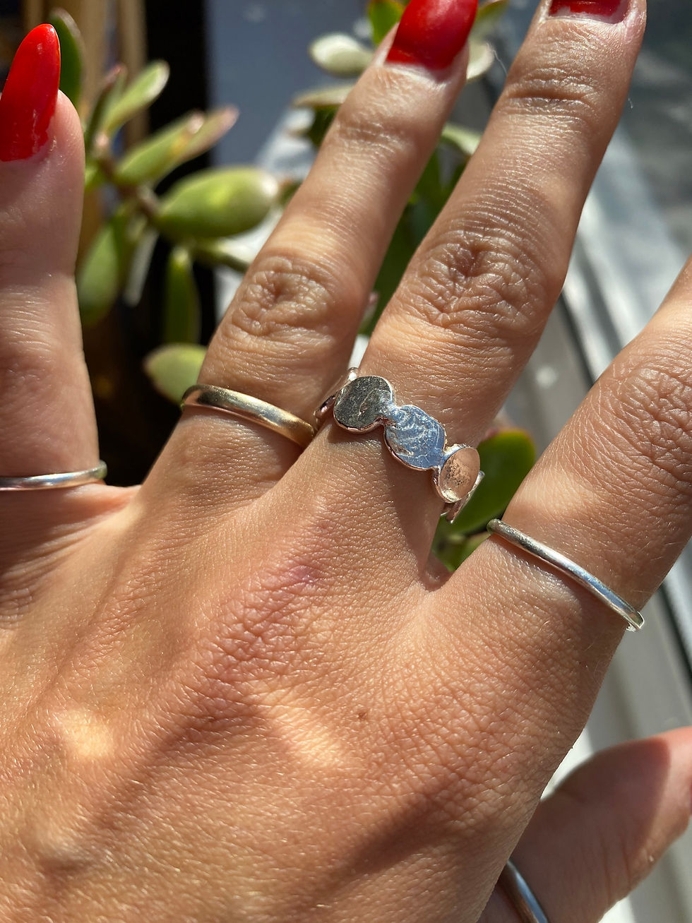 Thumbnail: flow circle silver ring