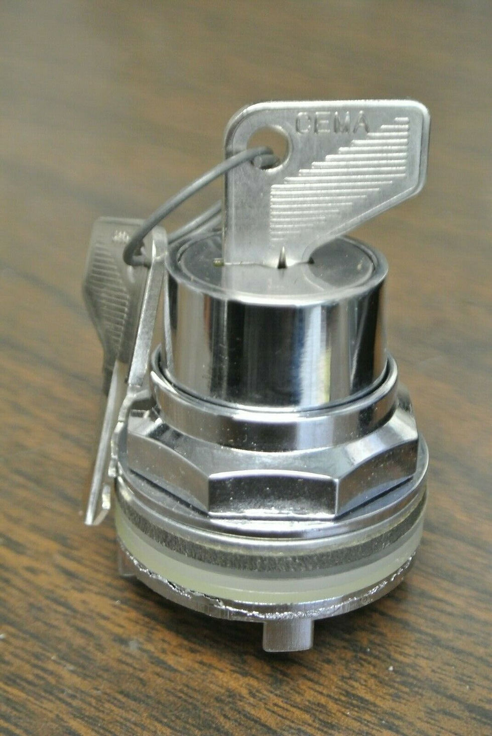 GENERAL ELECTRIC CR104PSK34A00C KEYED SELECTOR SWITCH OPERATOR / NEW SURPLUS