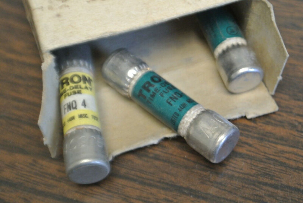 LOT of 3 / BUSS FNQ-4 TIME-DELAY FUSE 4A / 500V / NEW SURPLUS