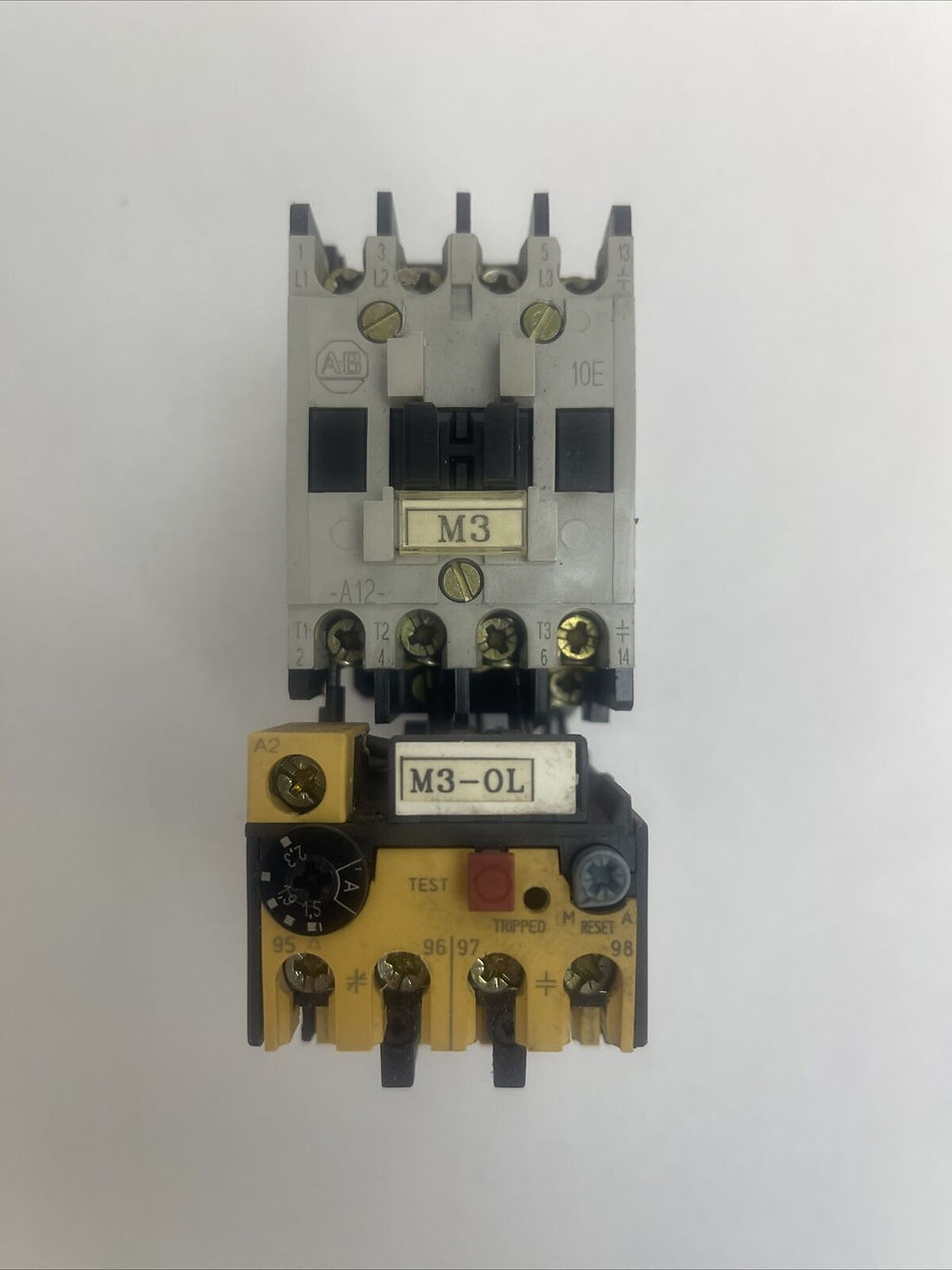 ALLEN BRADLEY STARTER 100-A12ND3 SER B 600VAC 12A 10HP COIL 120V 60HZ 193-BSB 22