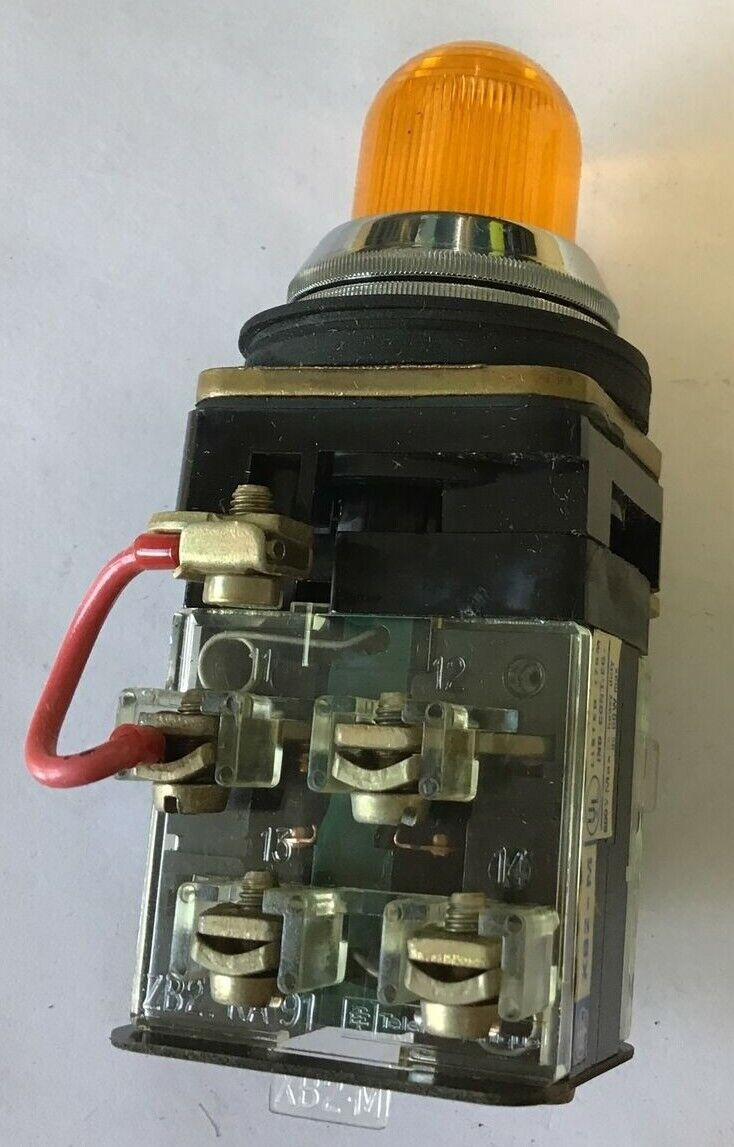 Thumbnail: TELEMECANIQUE XB2-MY105 PUSH BUTTON LIGHT 600VAC