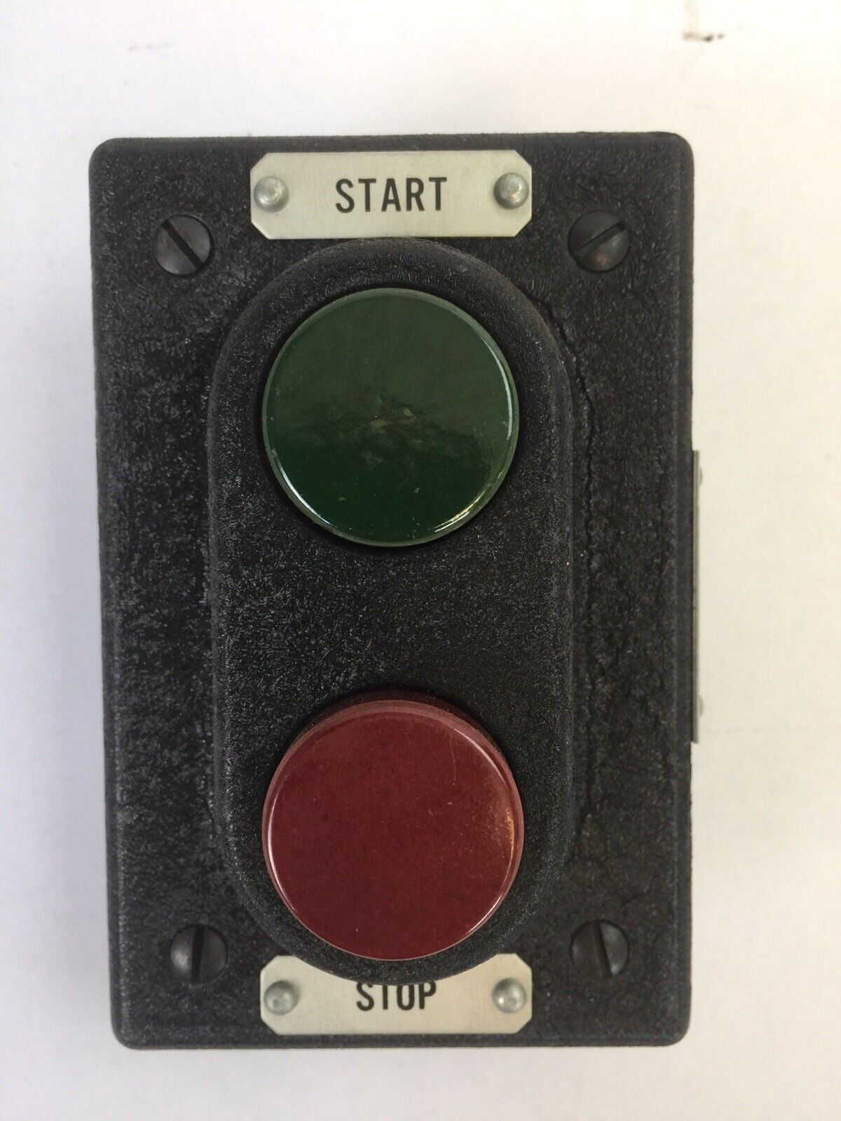 REES 313 202 START STOP RED GREEN PUSHBUTTON SWITCH