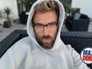 La vérité sur Max Gold : Cœur brisé, lunettes fumées et le grand retour de Max Doré