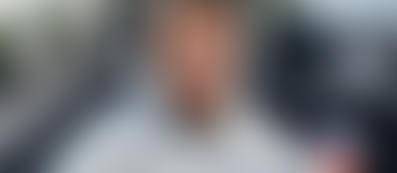 La vérité sur Max Gold : Cœur brisé, lunettes fumées et le grand retour de Max Doré