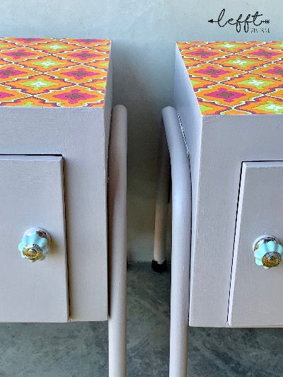 Thumbnail: Vintage paars nachtkastje met oranje retro print