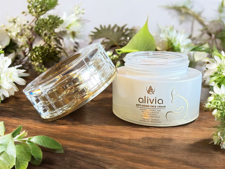 Best Dry Skin Face Creams for Deep Hydration and Radiance