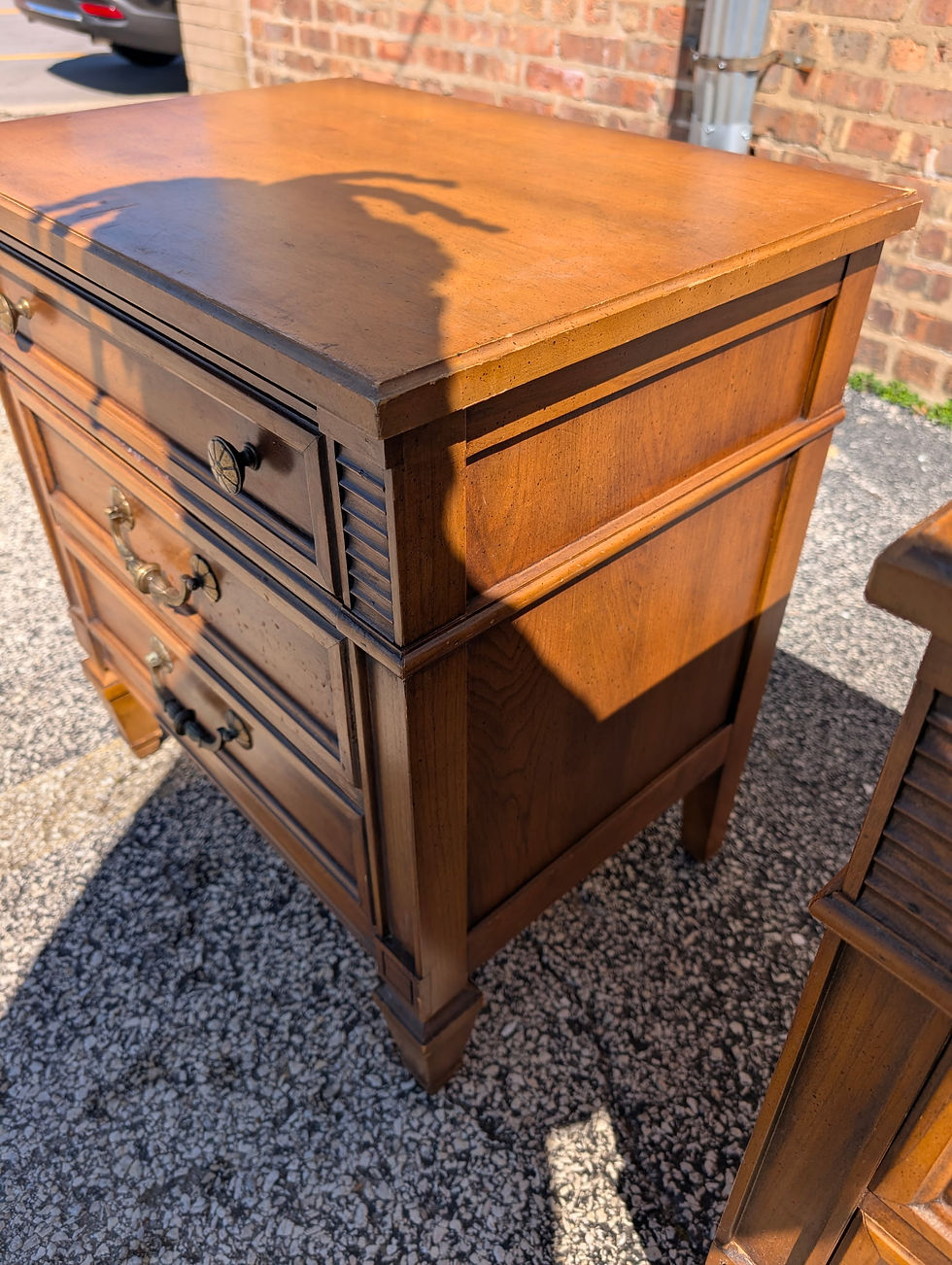 Miniatura: Medium Walnut 3 Drawer Nightstand #1-2 
