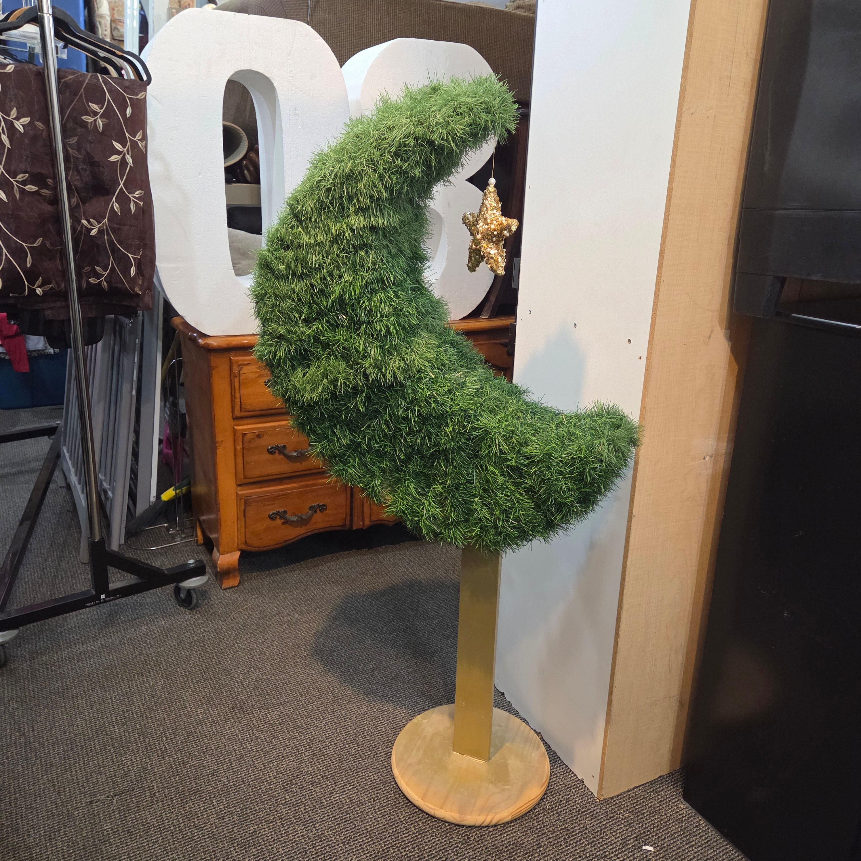 Crescent Moon-Shaped Artificial Tree Designed for Ramadan and Eid Decoration