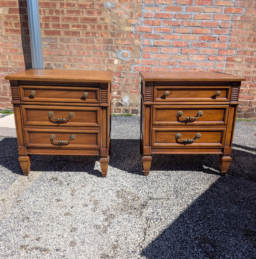 Miniatura: Medium Walnut 3 Drawer Nightstand #1-2 