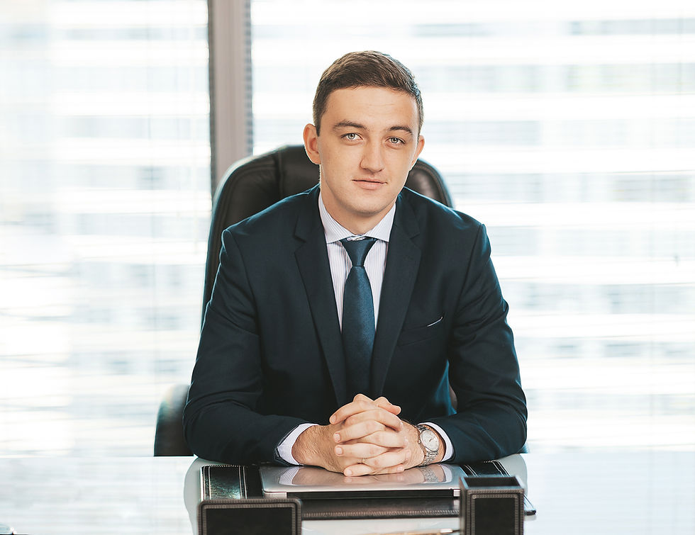 Стильный мужской деловой портрет в офисе. Фотограф Борислав - Москва Сити 2020 год