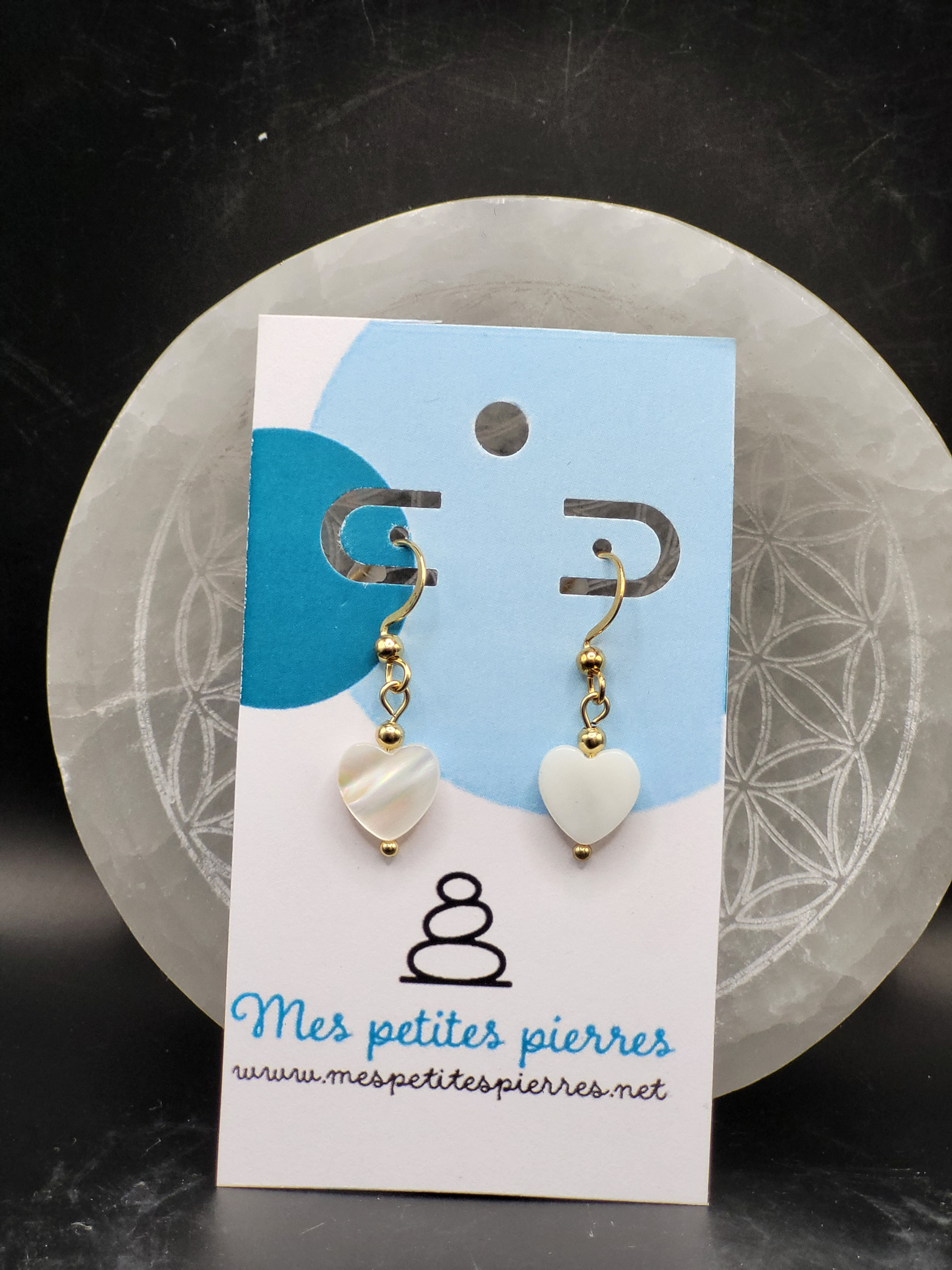 Boucles d'oreilles avec petit cœur en nacre