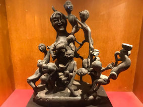 Patung Men Brayut di Gedung  Karangasem, Museum Bali