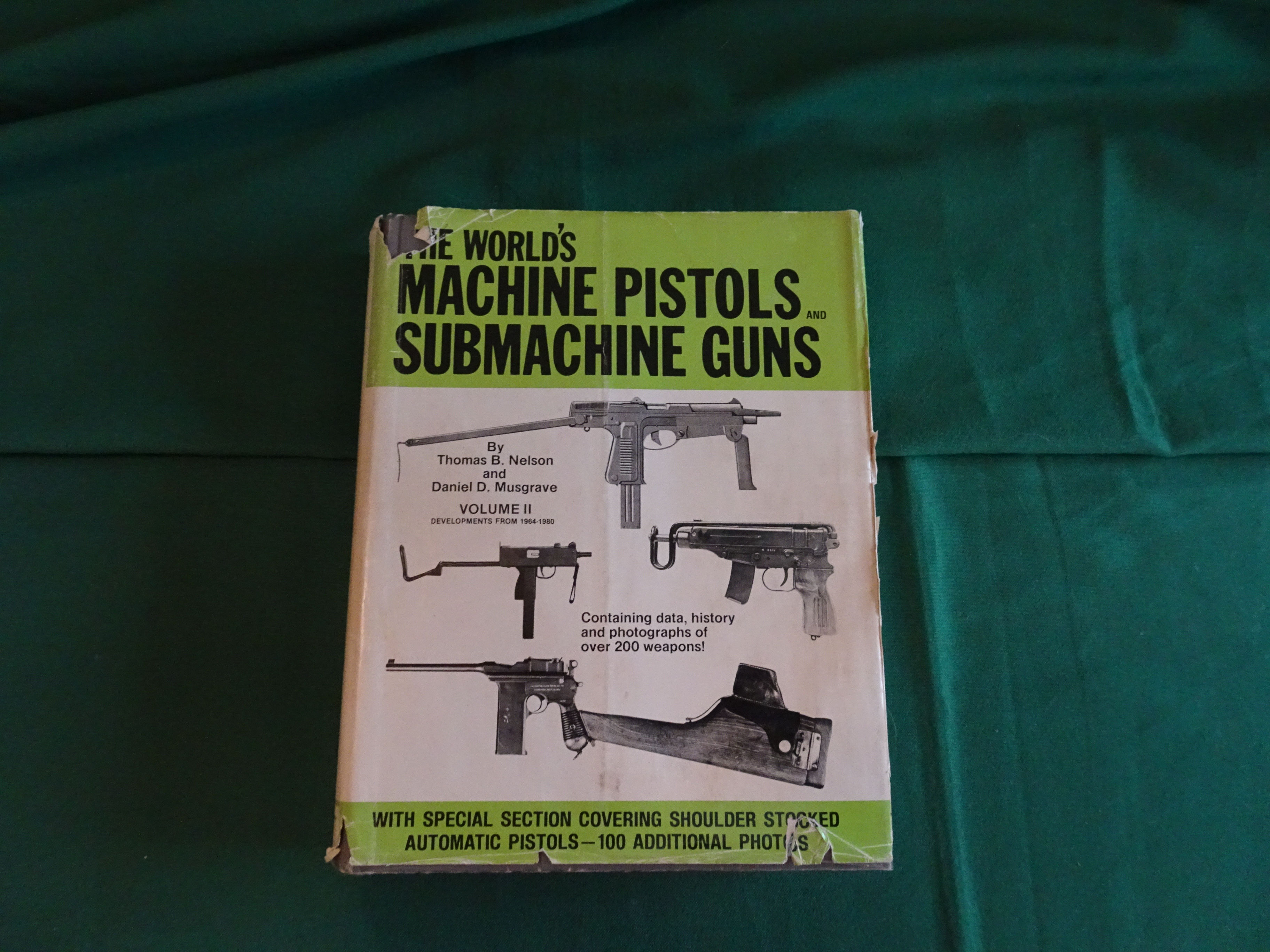 The World's Machine Pistols and Submachine Guns