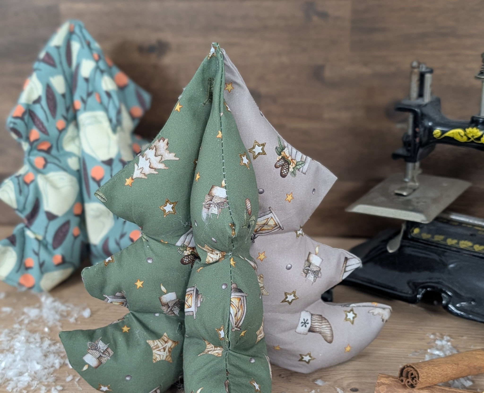 DIY Tannenbaum als Dekoration nähen - Gratis Schnittmuster in zwei Grössen