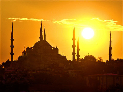 Pointing Skyward (Istanbul)